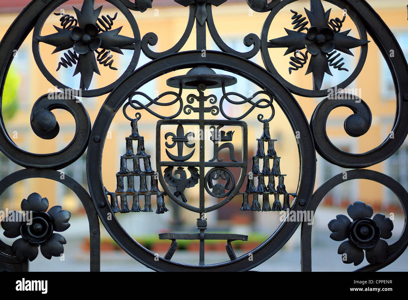 Detalles sobre el portón de hierro del arzobispo s residencia Ostrow Tumski Wroclaw Foto de stock