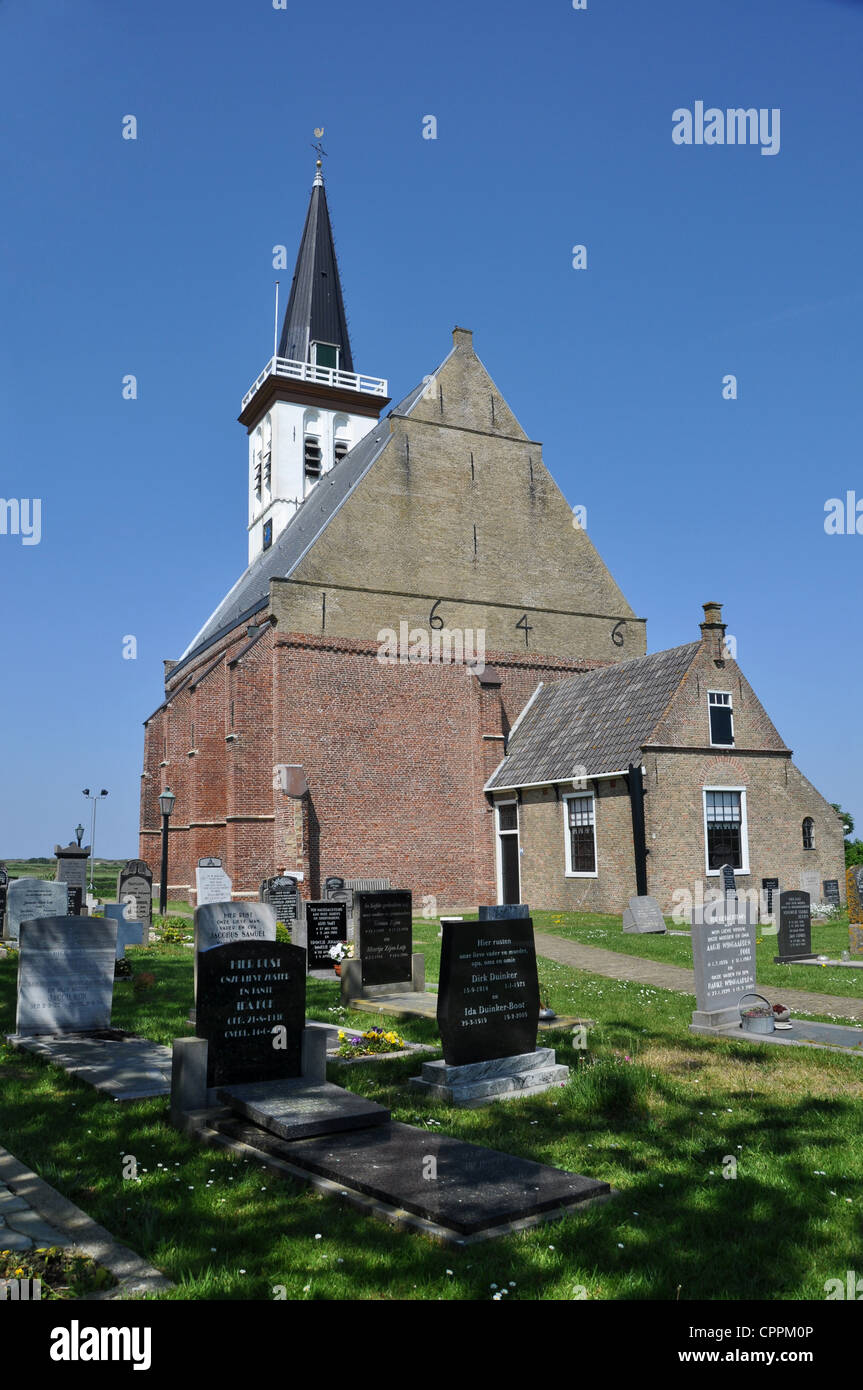 La antigua iglesia y el cementerio de Den Hoorn, en la isla de Texel, Holanda Foto de stock