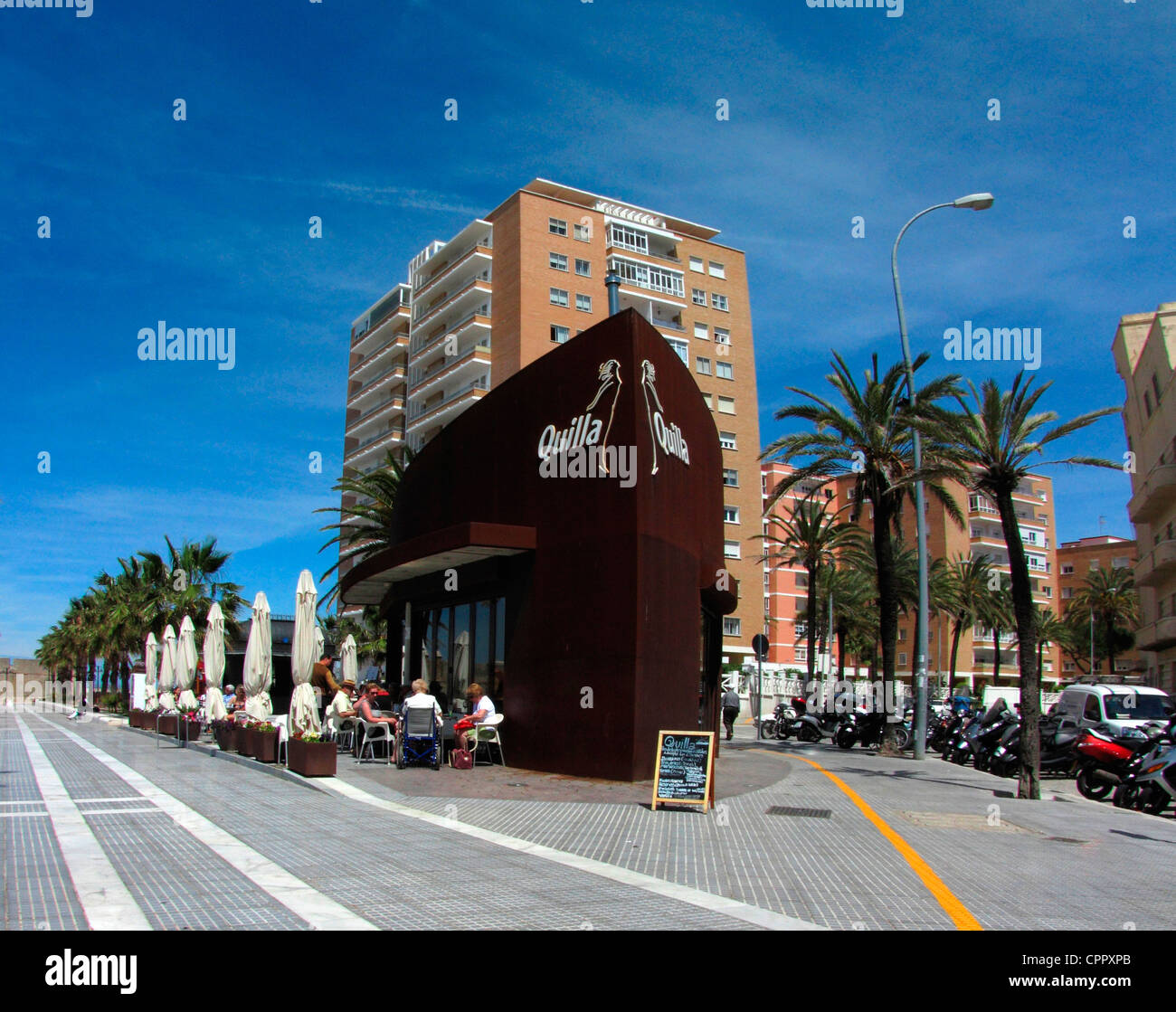 España Andalucía Cádiz Quilla diseño moderno bar restaurante Foto de stock