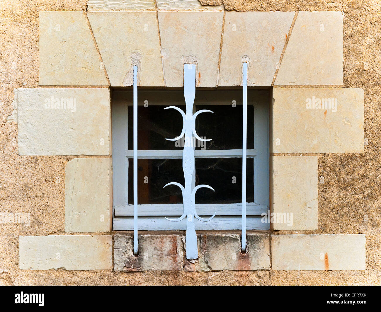 Rejas de ventana de hierro fotografías e imágenes de alta resolución - Alamy