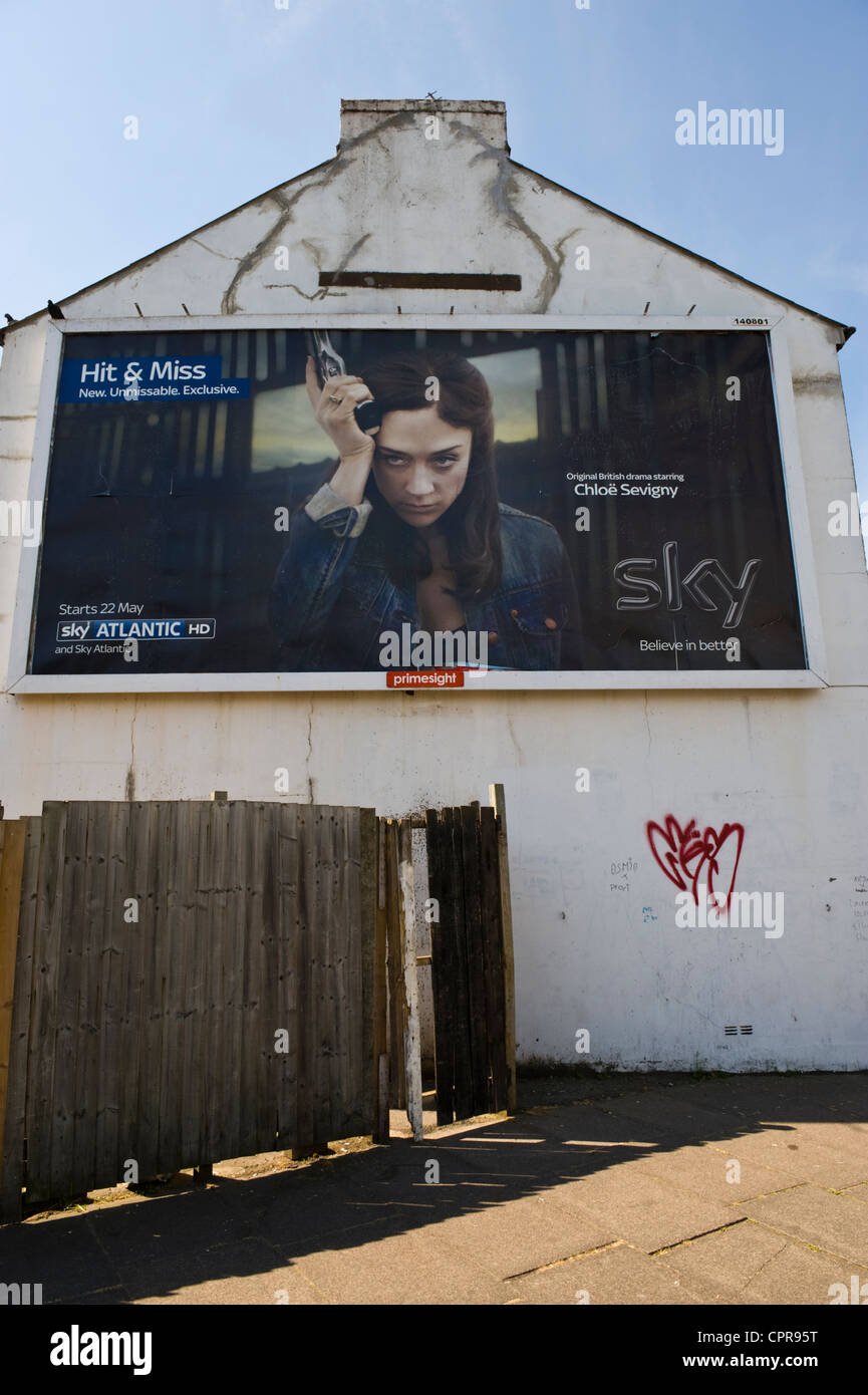 Primesight Vallas Publicitarias En La Pared Del Fondo De Casa Para