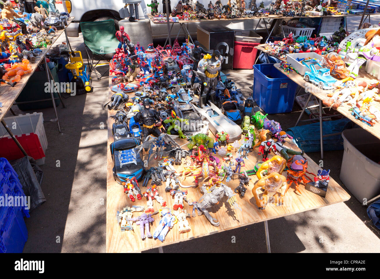 Toy at flea market fotografías e imágenes de alta resolución - Alamy