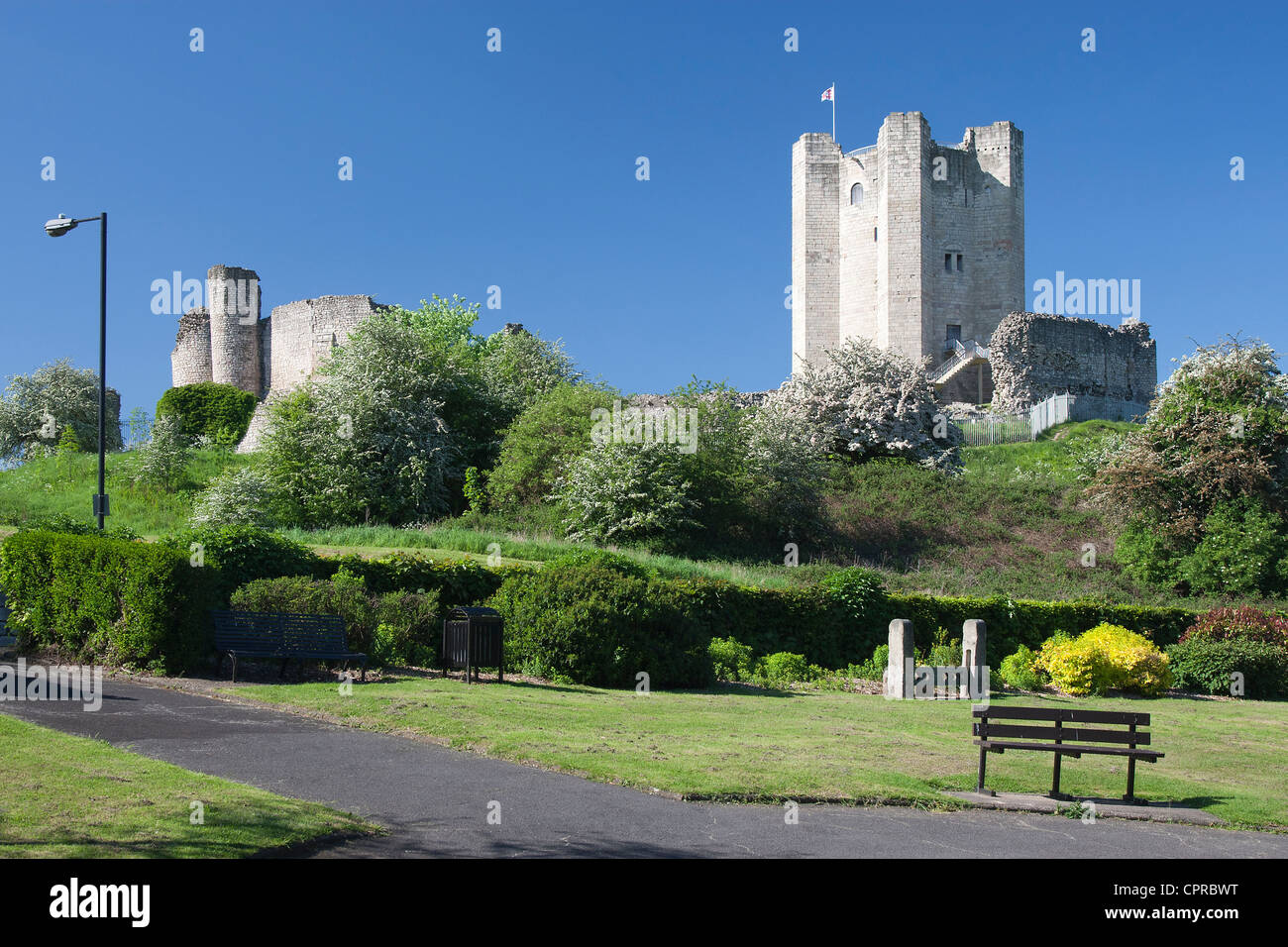 Conisbrough Castillo en la Colina del Castillo, ubicado detrás del Parque de la Coronación, Conisbrough, Doncaster, Inglaterra, Reino Unido. Foto de stock