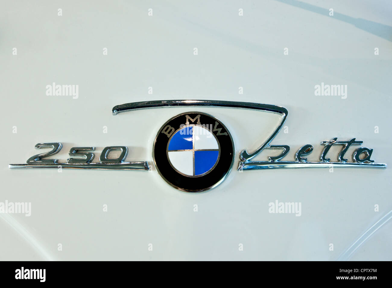 BMW 250 coche Isetta insignia de burbuja en la fábrica de BMW y la sede en Munich, Baviera, Alemania Foto de stock