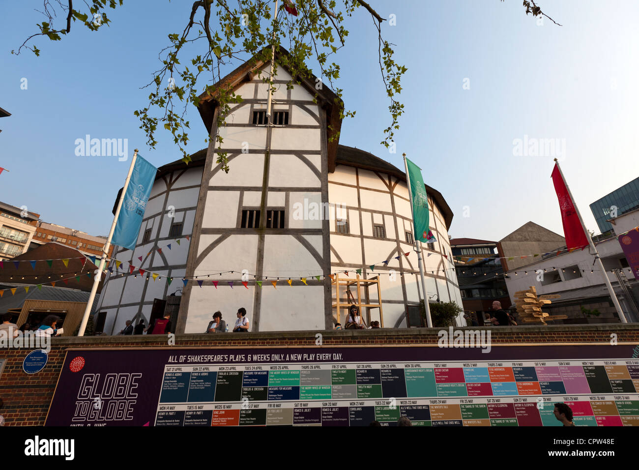 La reconstrucción del teatro Shakespeare's Globe, Southbank, Londres, Inglaterra, Reino Unido. Foto de stock