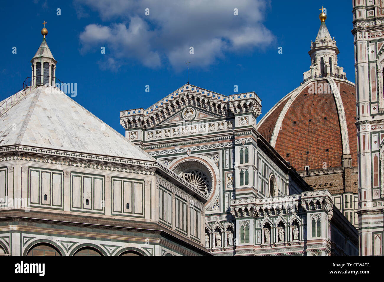 Il Duomo di Firenze, la Catedral de Florencia y el Baptisterio en la Piazza di San Giovanni, Toscana, Italia Foto de stock