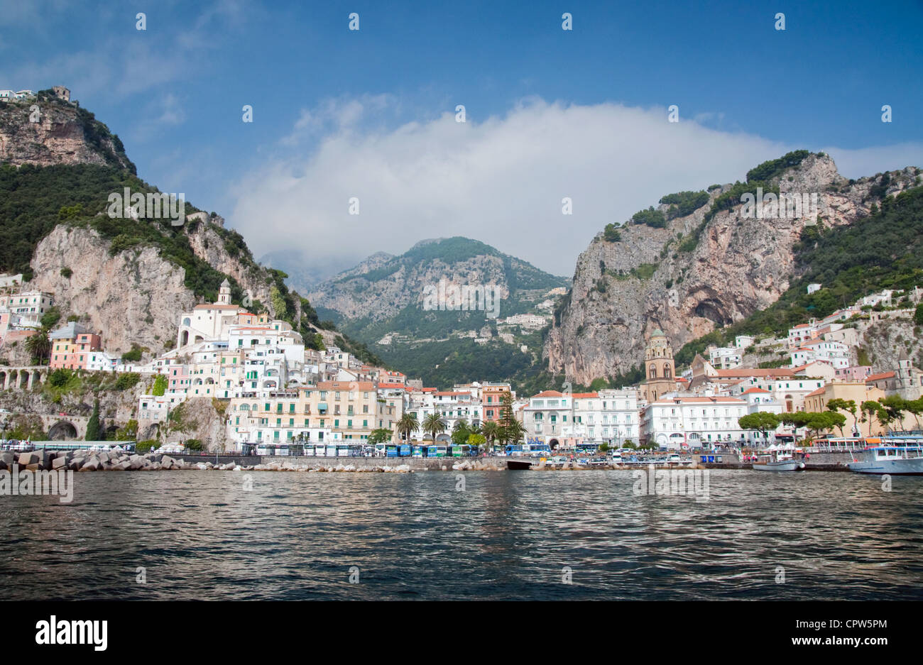 Costa de Amalfi desde el mar Foto de stock