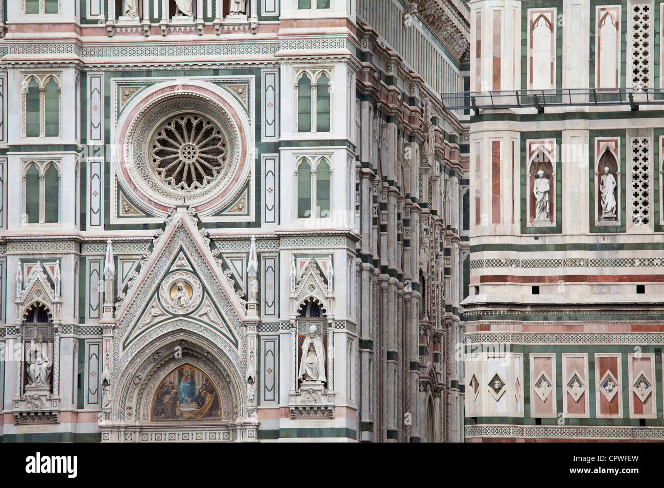 Il Duomo di Firenze, la catedral de Florencia, y el campanario Campanile en Piazza di San Giovanni, Toscana, Italia Foto de stock