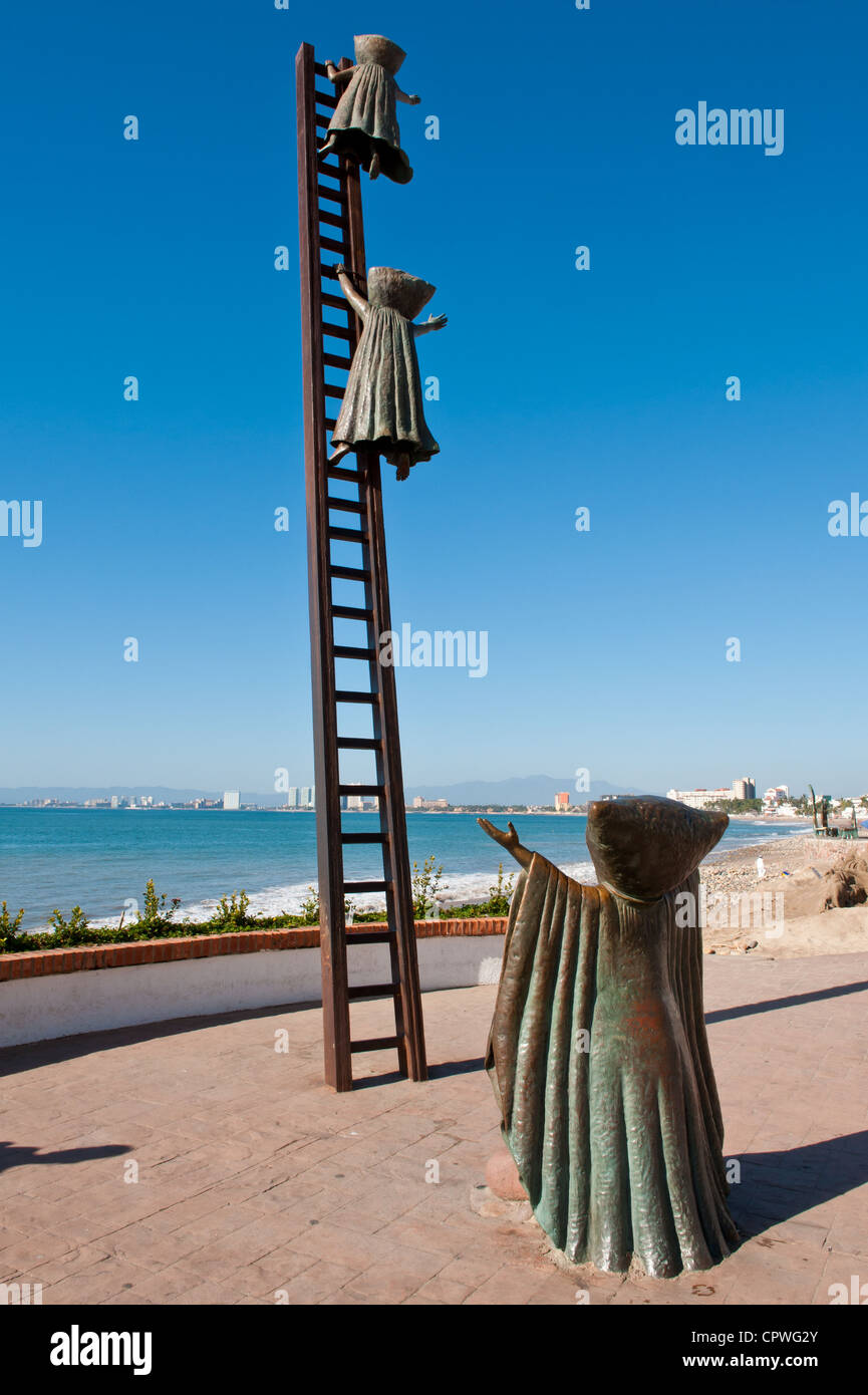 México, Puerto Vallarta. En la búsqueda de la razón la escultura en el Malecón, Playa Los Muertos, Puerto Vallarta, México. Foto de stock