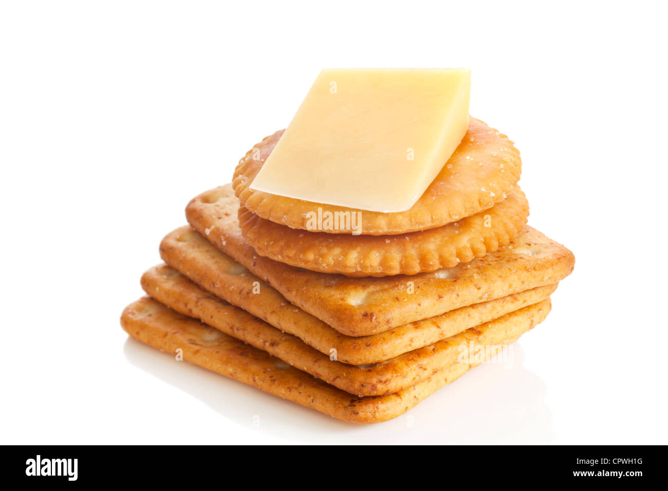 El queso Cheddar y galletas. Foto de stock