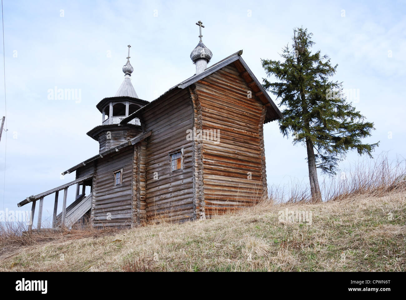 Ortodoxa Iglesia de madera en la aldea de Manga, Karelia, Rusia Foto de stock