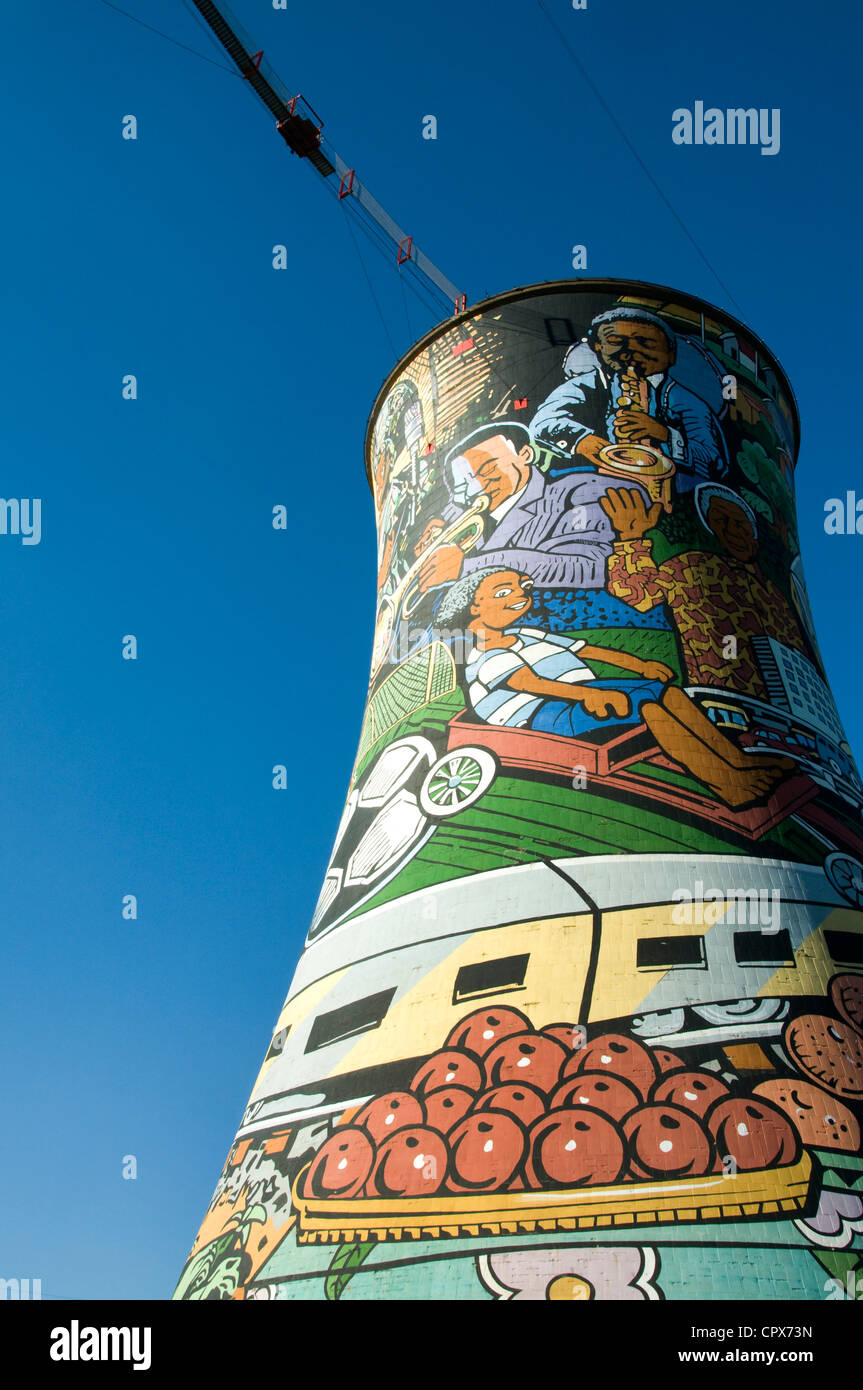 Acercamiento de las torres de enfriamiento, Soweto Foto de stock