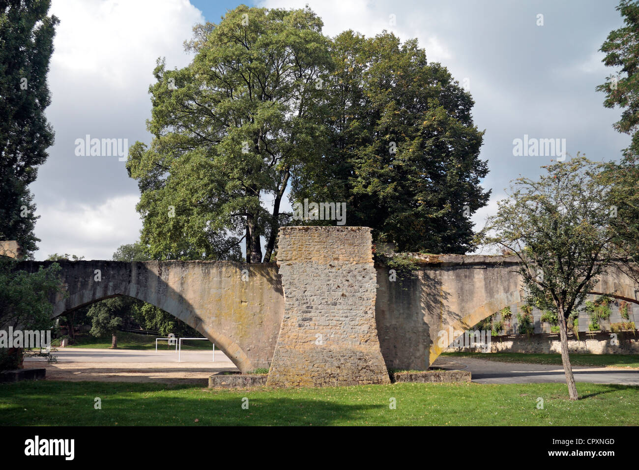 El Pont des rejillas de la Basse Seille, parte de las murallas del Metz junto al río Seille en Metz, en Moselle, Lorena, Francia. Foto de stock