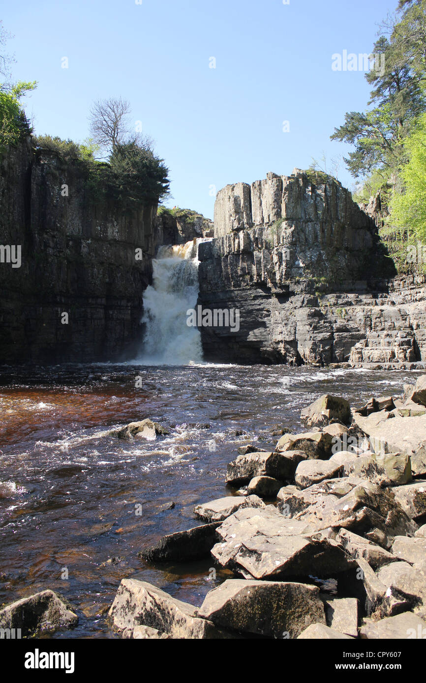 Escenas de Teesdale, al Noreste de Inglaterra. El 26 de mayo de 2012 - Fuerza alta cascada - una de las cascadas más espectaculares de Inglaterra Foto de stock