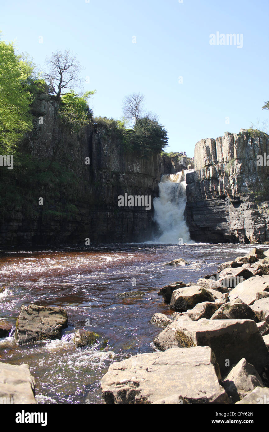 Escenas de Teesdale, al Noreste de Inglaterra. El 26 de mayo de 2012 - Fuerza alta cascada - una de las cascadas más espectaculares de Inglaterra Foto de stock