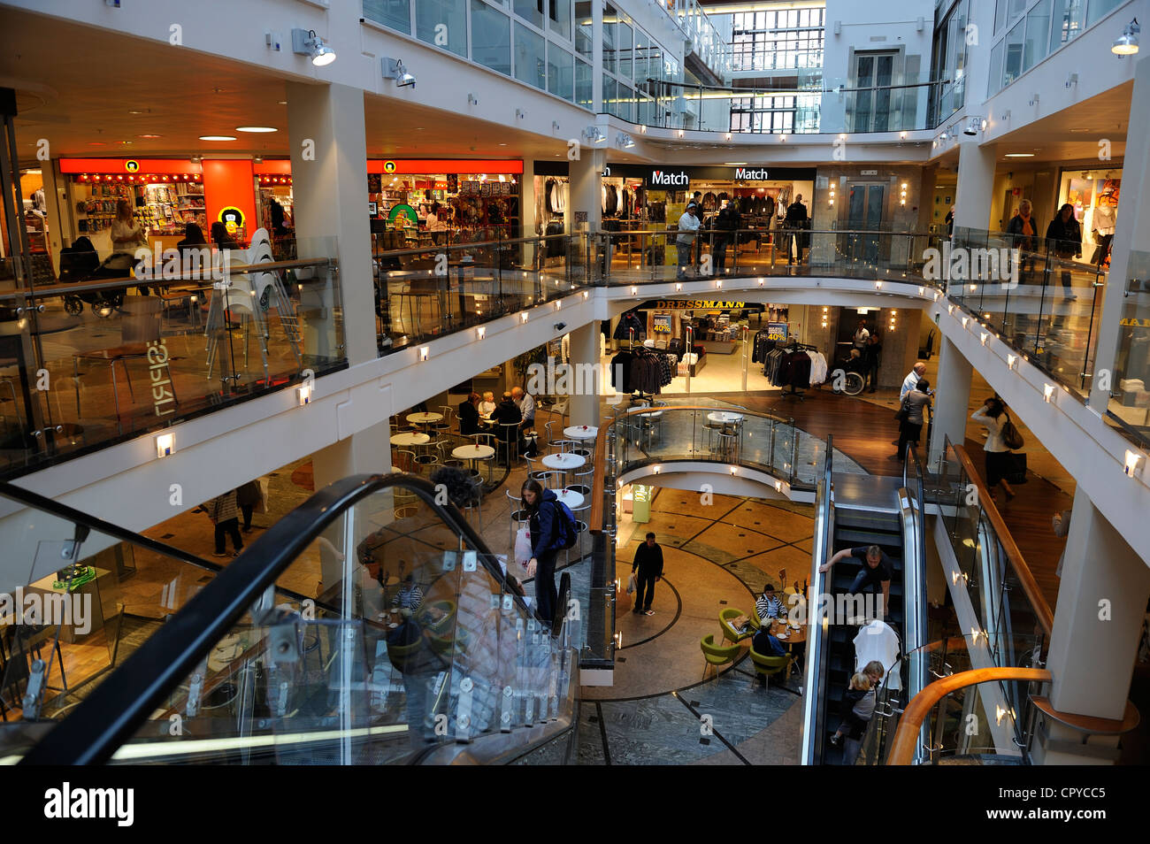 Norway shopping center fotografías e imágenes de alta resolución - Alamy