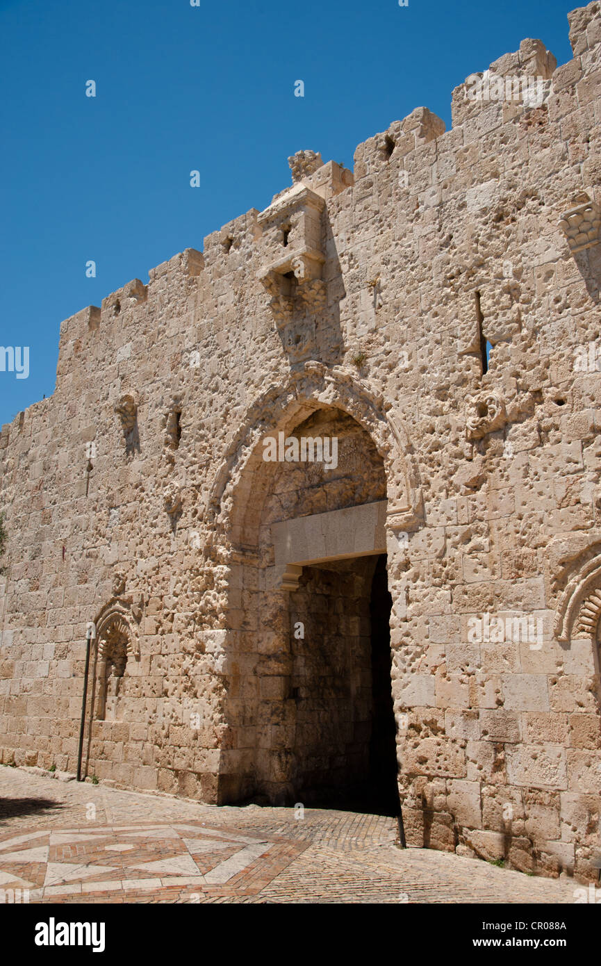 Puerta de Sión en la pared sur de la Ciudad Vieja de Jerusalén está marcada  por impactos de bala de la guerra de los Seis Días en 1967 Fotografía de  stock - Alamy