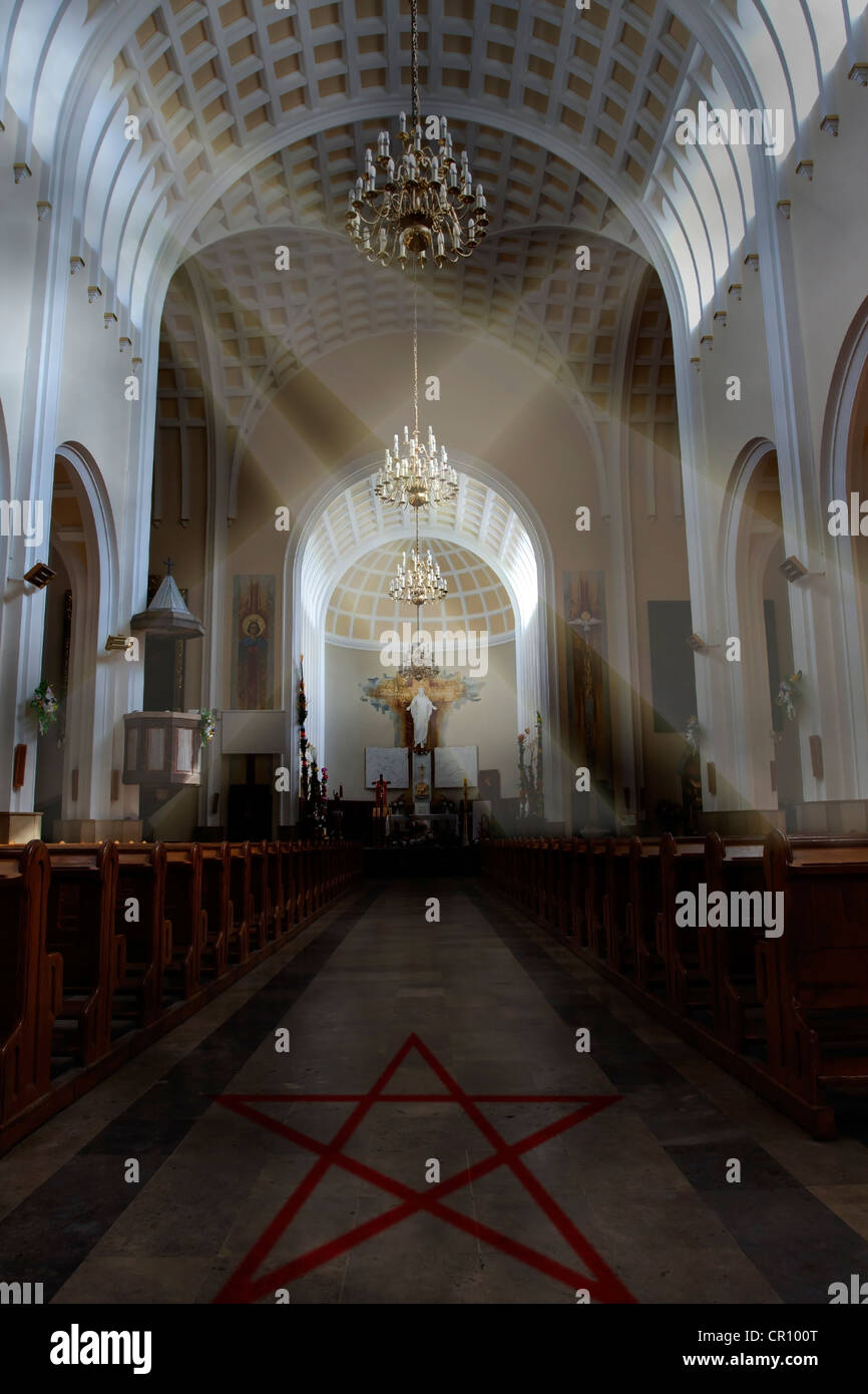 Iglesia del satanismo fotografías e imágenes de alta resolución - Alamy