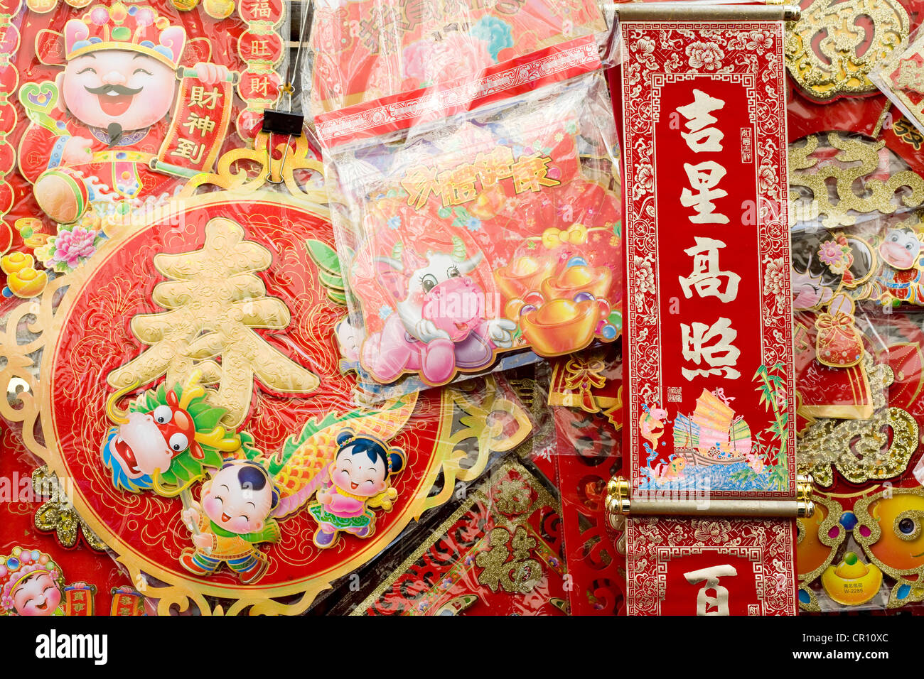 China, Hong Kong, mercado, vendiendo adornos para año nuevo chino Foto de stock