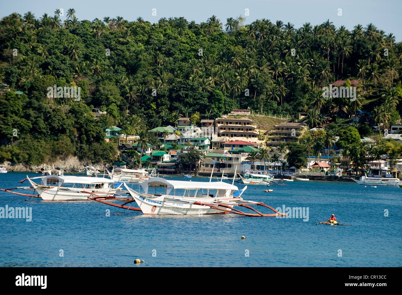 Filipinas, la isla de Mindoro, mar resort de Puerto Galera, la playa de  Sabang Fotografía de stock - Alamy