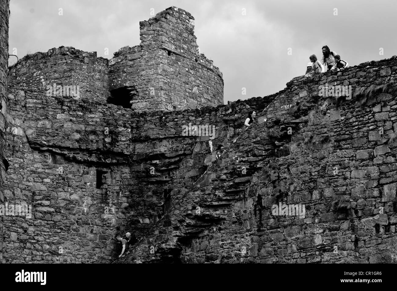En Harlech Harlech castillo domina la ciudad con paredes gruesas y ...