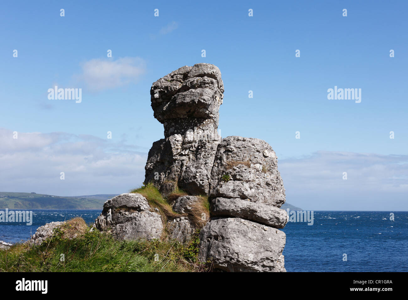 Dama Blanca formación rocosa, Garron Point, en el Condado de Antrim, Irlanda del Norte, Irlanda, Gran Bretaña, Europa Foto de stock