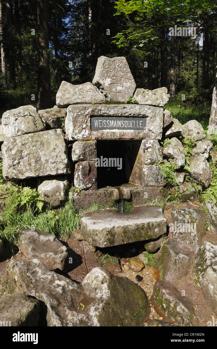 Fuente Ochsenkopf Weissmain, montaña, cordillera Fichtelgebirge, Superior Franconia, Franconia, Baviera, PublicGround Foto de stock