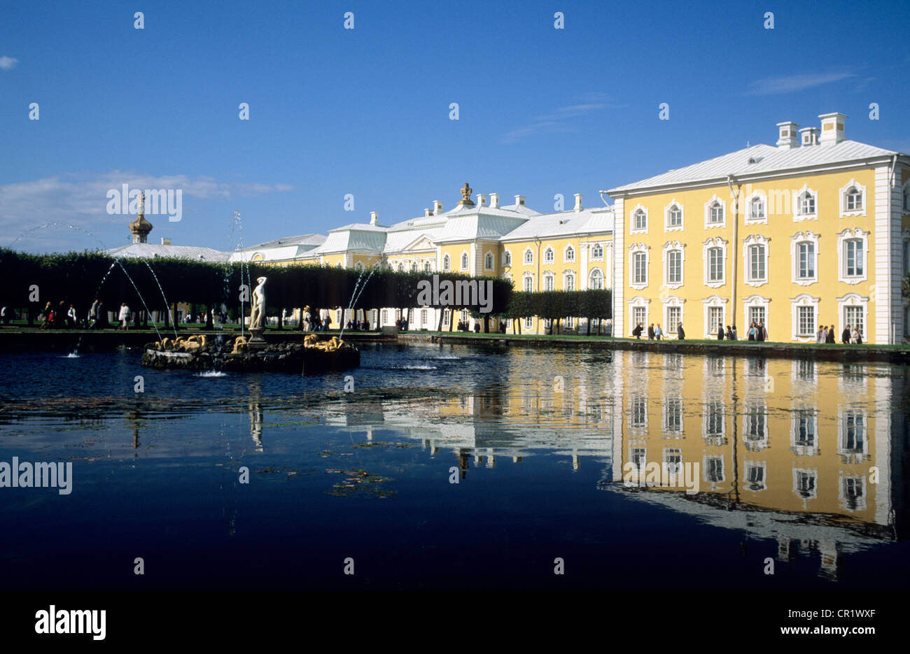 Rusia, Peterhof (Petrodvorets), cerca de San Petersburgo, Patrimonio Mundial de la UNESCO, Pedro el Grande del Palacio Imperial Foto de stock