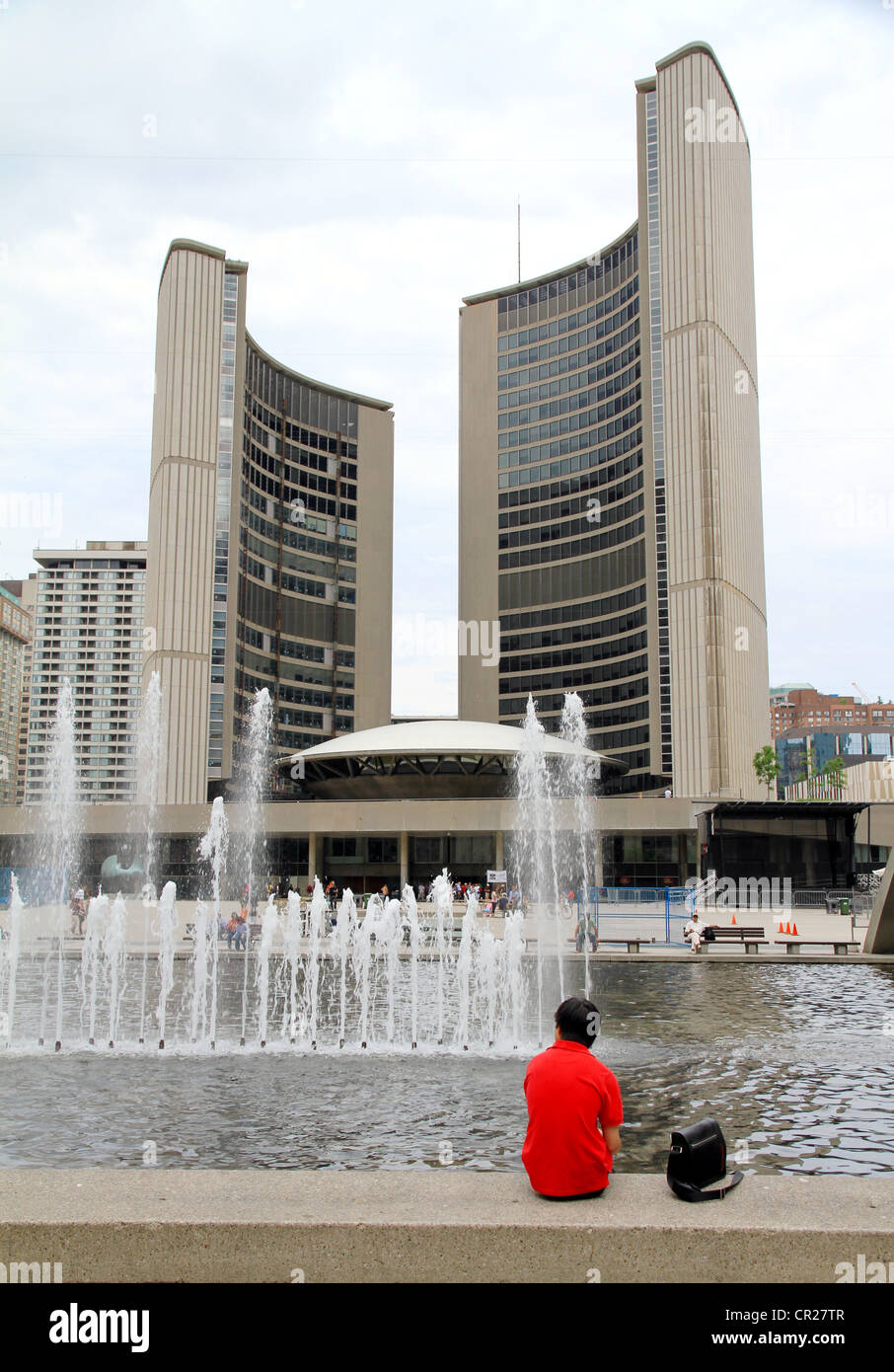 Una vista del edificio del Ayuntamiento de Toronto en Nathan Phillips Square. Foto de stock