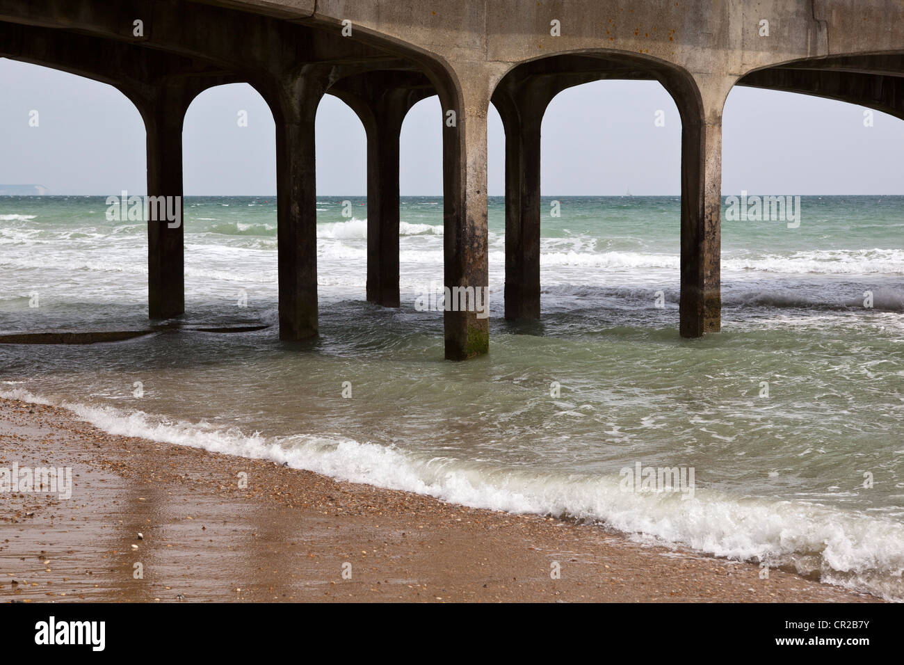 Estructura de hormigón de muelle fotografías e imágenes de alta