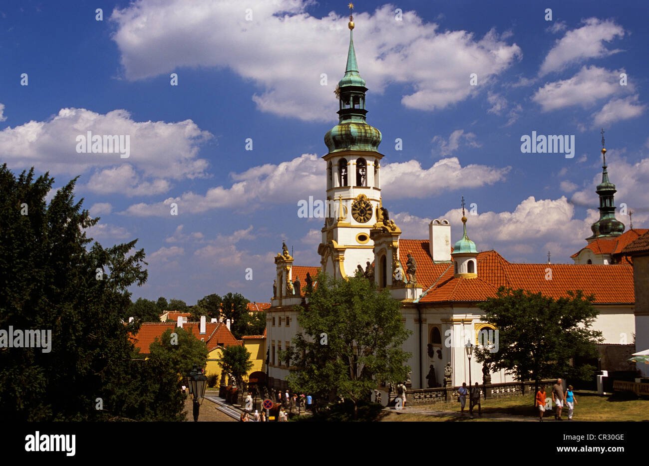 República Checa, Praga, Bohemia Central, centro histórico, Patrimonio Mundial de la UNESCO, el casco antiguo, el barrio de Malá Strana, iglesia de Foto de stock