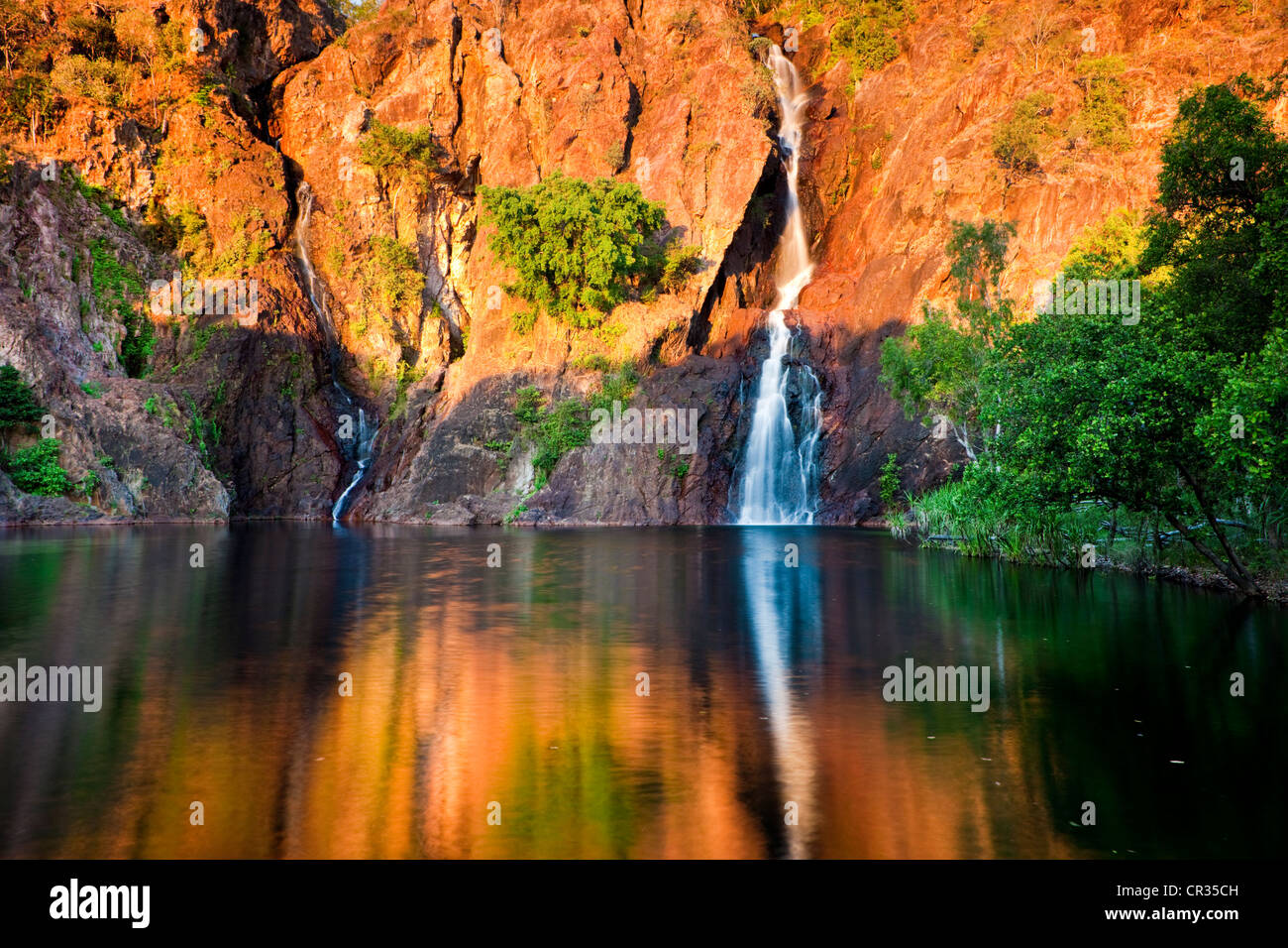 Wangi Falls al atardecer, Litchfield National Park, el Territorio del Norte, Australia Foto de stock