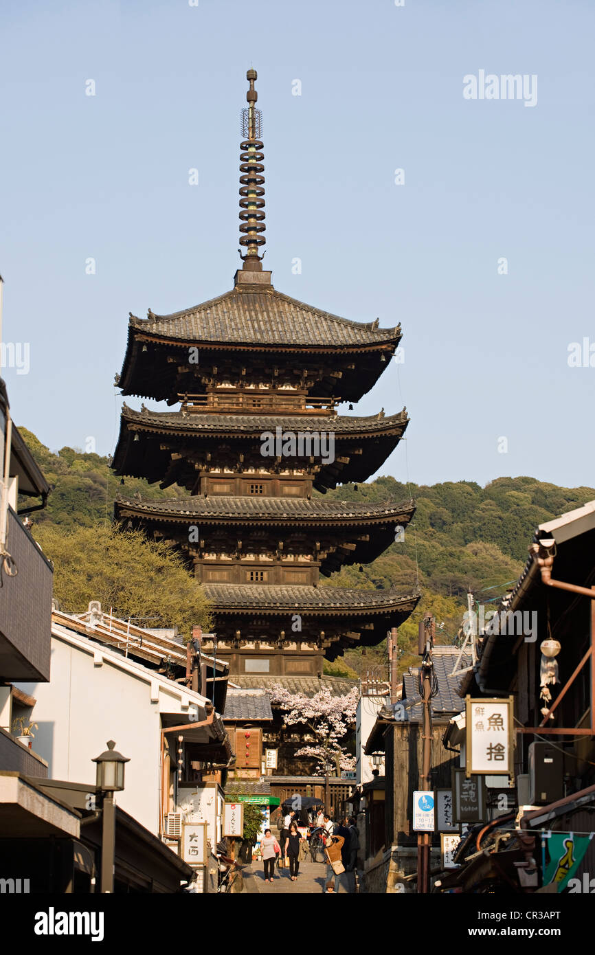 Japón, la isla de Honshu, la región de Kinki, la ciudad de Kyoto, Distrito Gion, Yasaka-jinja Shinto Shrine Foto de stock