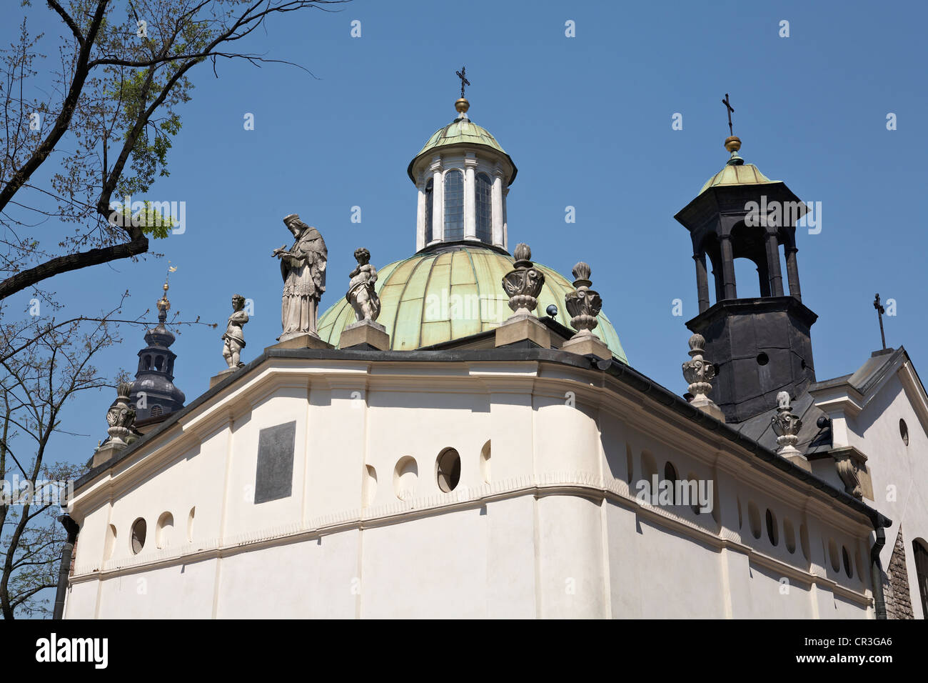 Europa oriental, Polonia, Cracovia, la Iglesia de San Adalberto de Rynek Glowny Plaza Principal Foto de stock