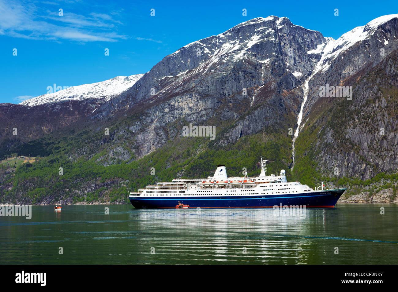 Crucero Marco Polo en Eidfjord, El Hardangerfjord, Noruega, Europa Foto de stock
