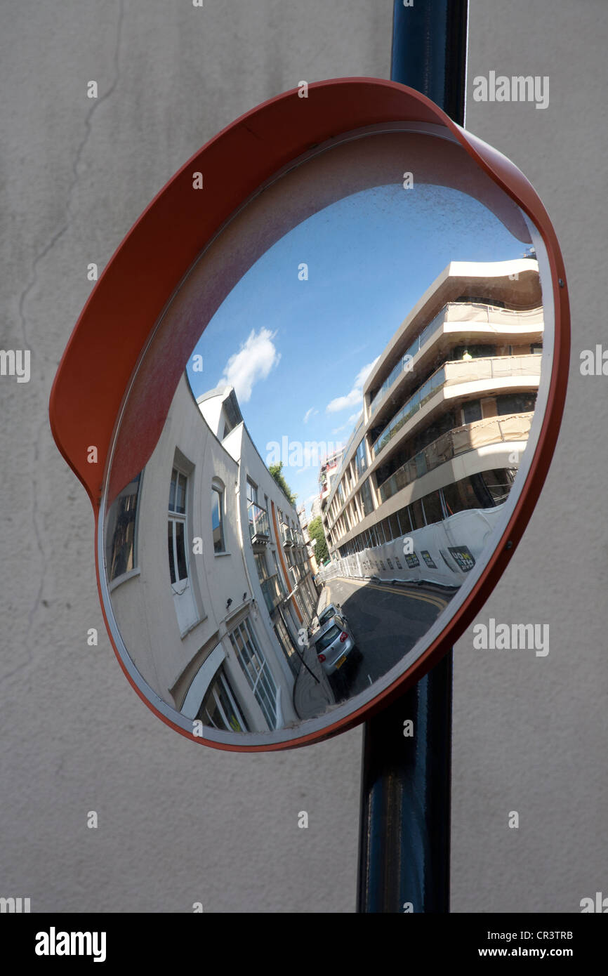 Espejo de la calle fotografías e imágenes de alta resolución - Alamy