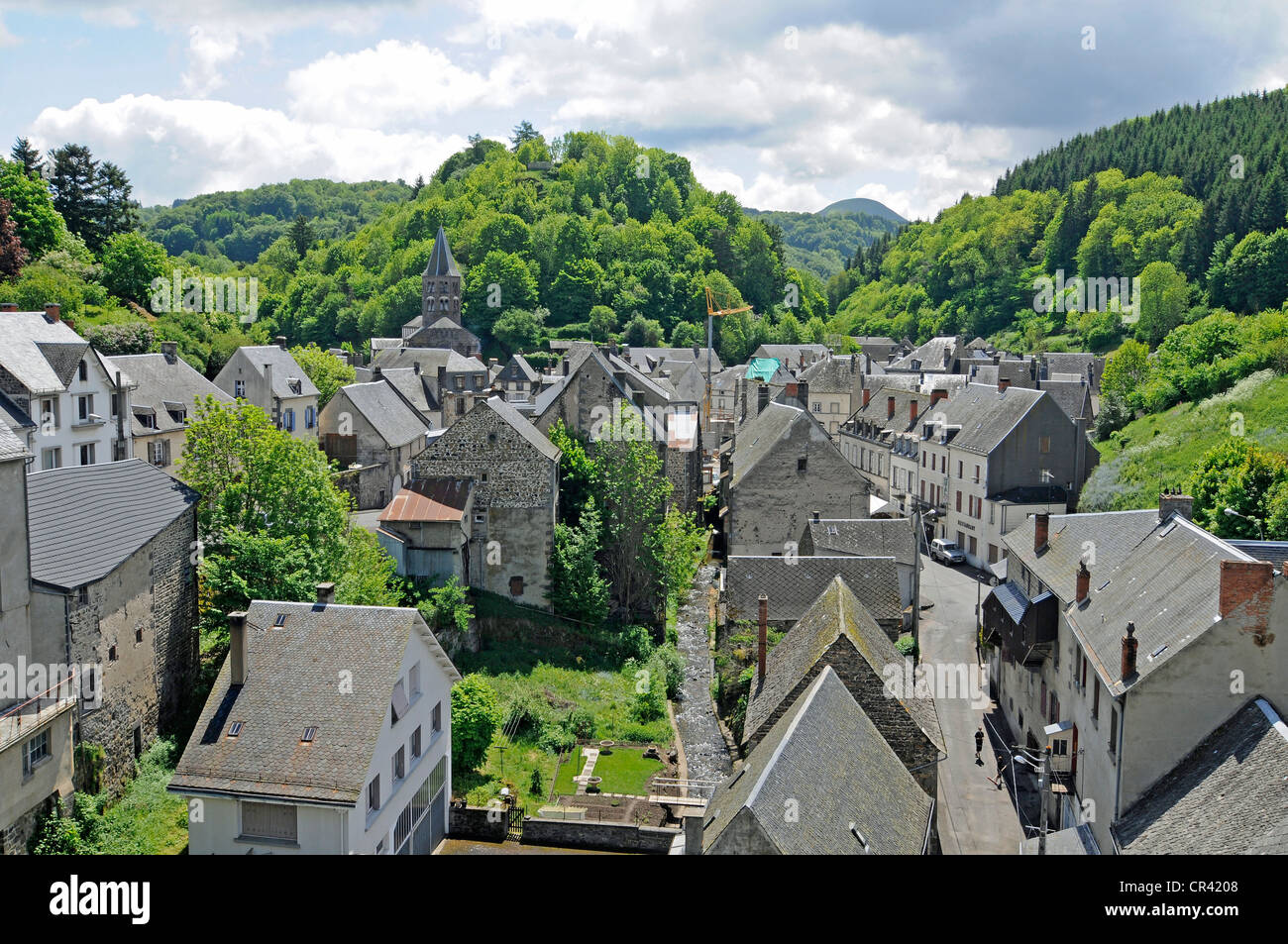 Rochefort-Montagne, aldea, en el departamento de Puy-de-Dome, Auvergne, Francia, Europa Foto de stock