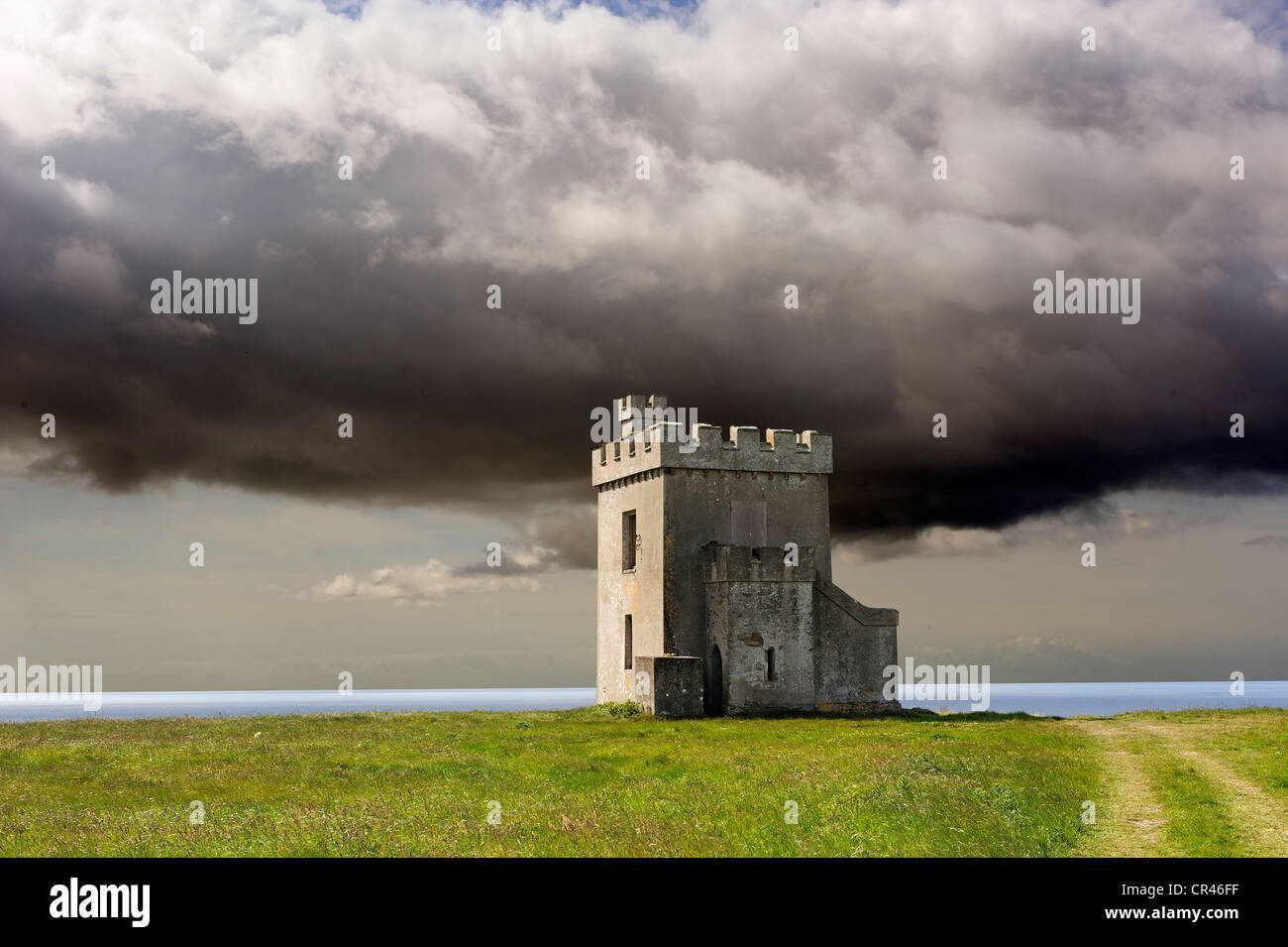 Torre de defensa, ca. 1800 Ardmore, cabeza, Condado de Waterford, Irlanda, Europa Foto de stock