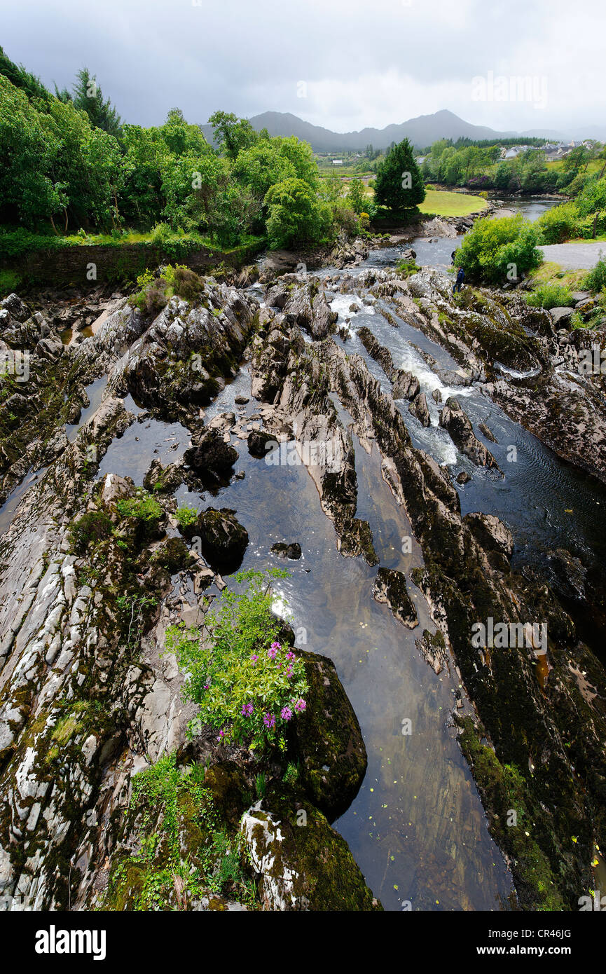 Río Sneem Sneem, Anillo de Kerry, Condado de Kerry, Irlanda, Europa Foto de stock