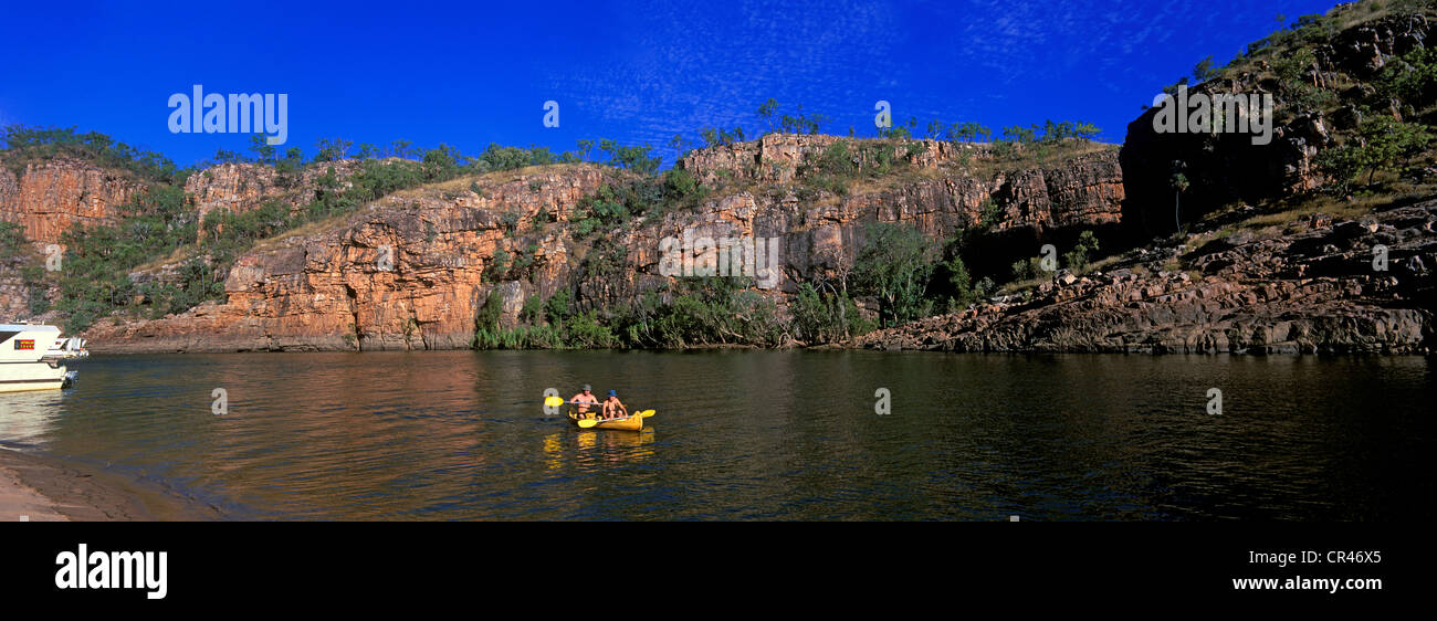 Australia, el Territorio del Norte, los acantilados de las Gargantas de Katherine rocas, canoa Foto de stock