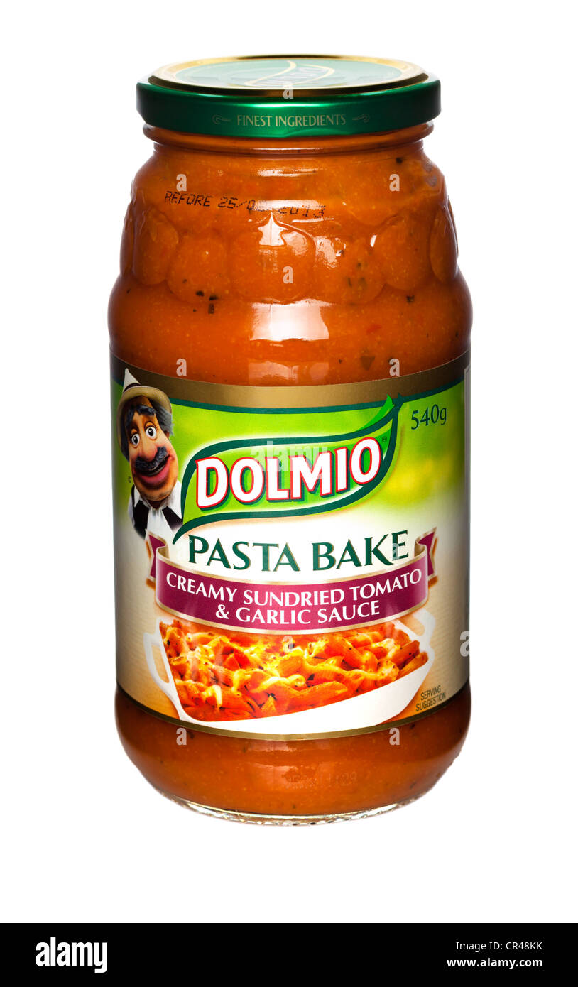 Dolmio cocer la pasta cremosa salsa de ajo y tomate secados Foto de stock