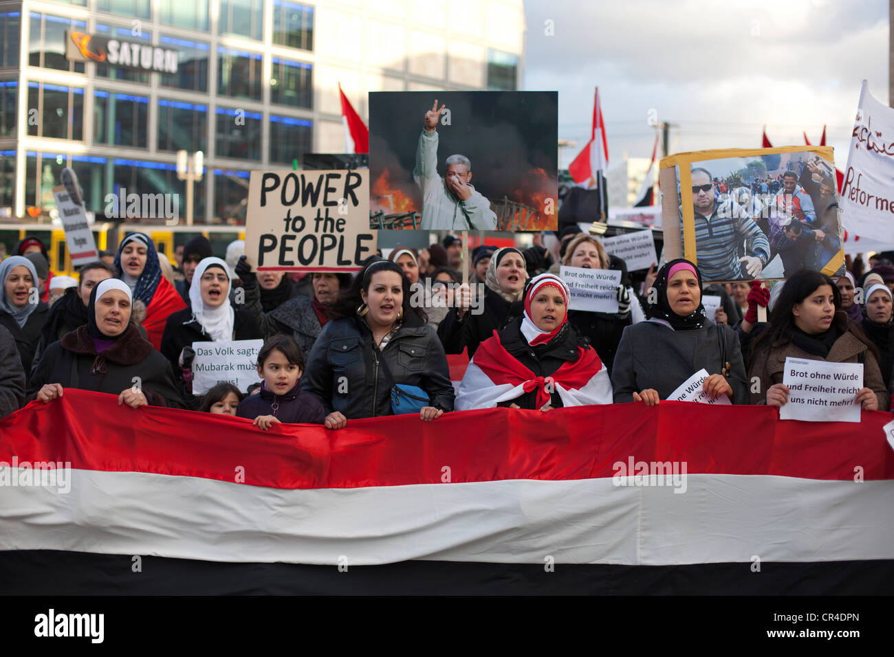 Exiliados egipcios demostrando por la libertad y la democracia en su patria, en Berlín, Alemania, Europa Foto de stock