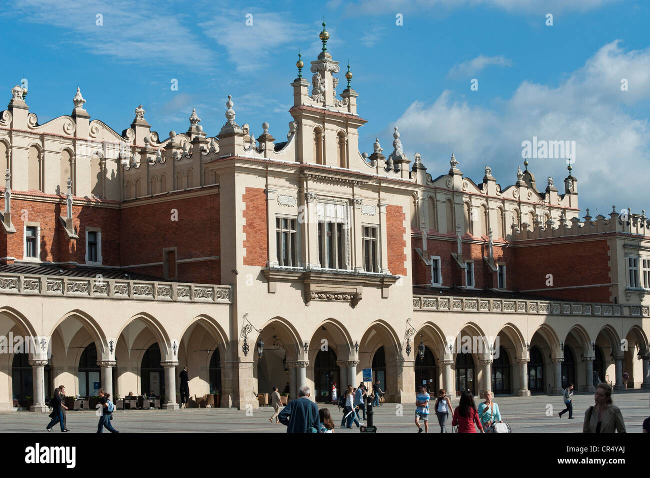 Sukiennice, Rynek, la plaza del mercado de Cracovia, de Malopolska, en Polonia, Europa Foto de stock