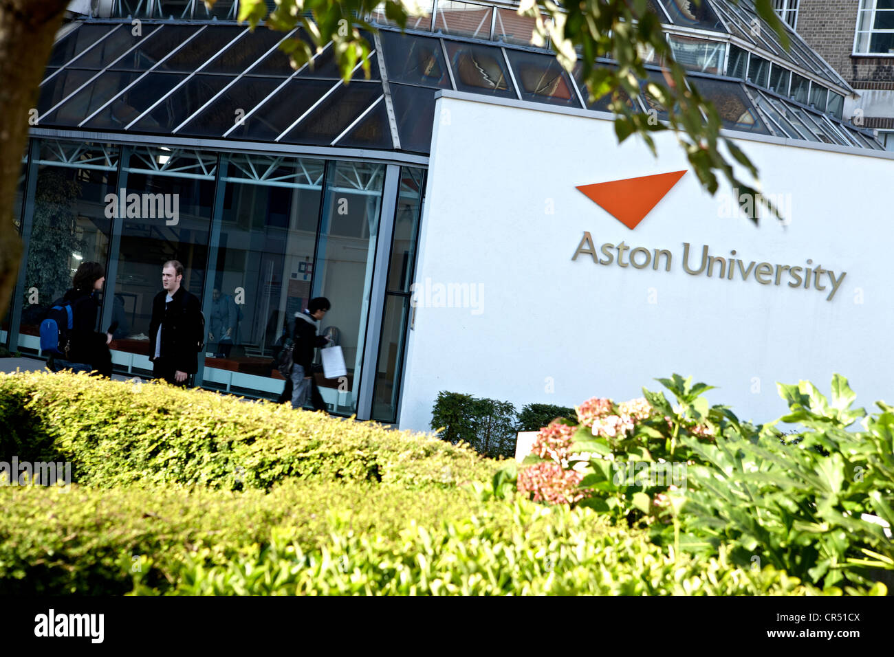 Exterior de la Universidad de Aston en Birmingham, Reino Unido Foto de stock