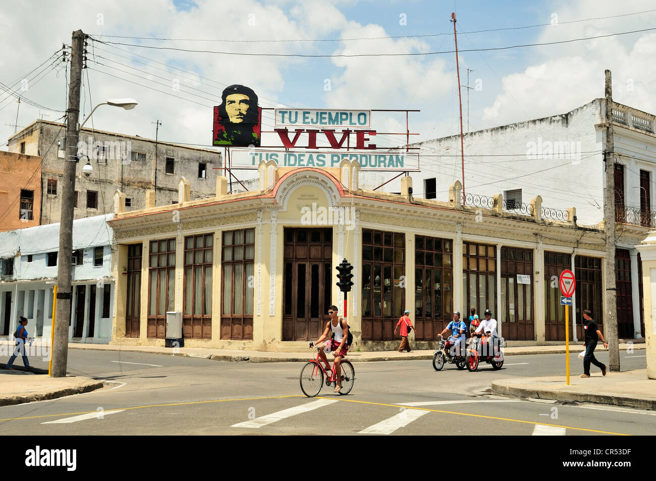 Propaganda revolucionaria con una foto de Ernesto Che Guevara, las