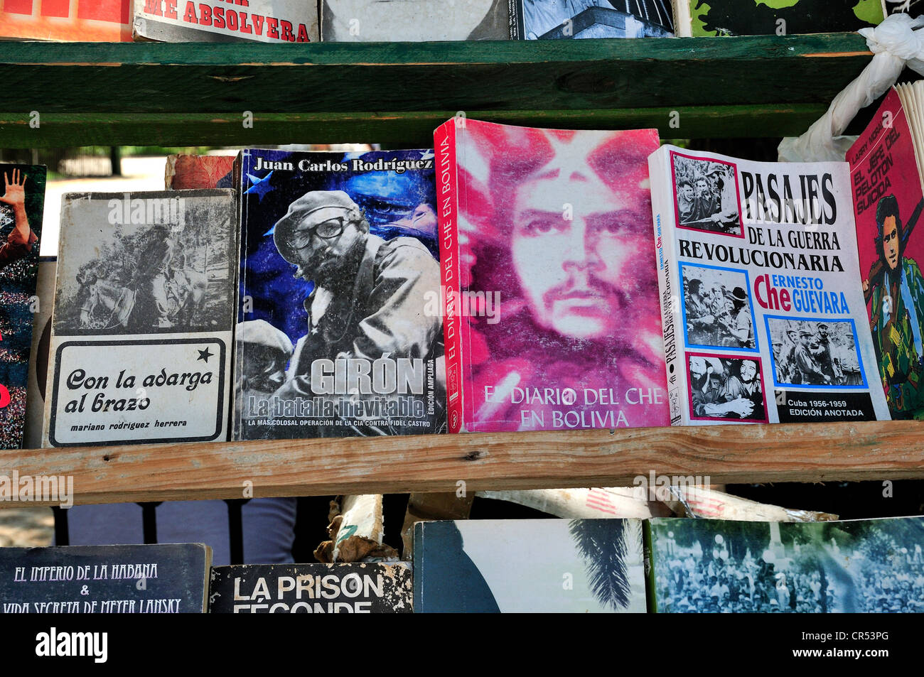 Literatura Revolucionaria en un establo en el casco antiguo de la ciudad de La Habana, Cuba, El Caribe Foto de stock