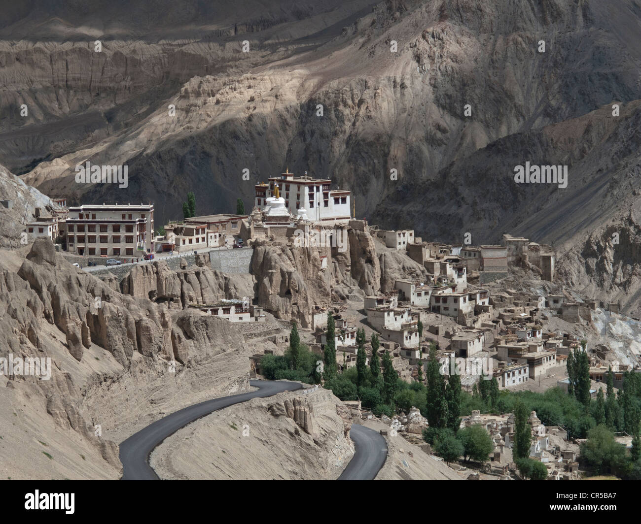 Lamayuru Gompa, uno de los más importantes monasterios en el antiguo reino de Ladakh, Lamayuru, Jammu y Cachemira, la India, Asia Foto de stock