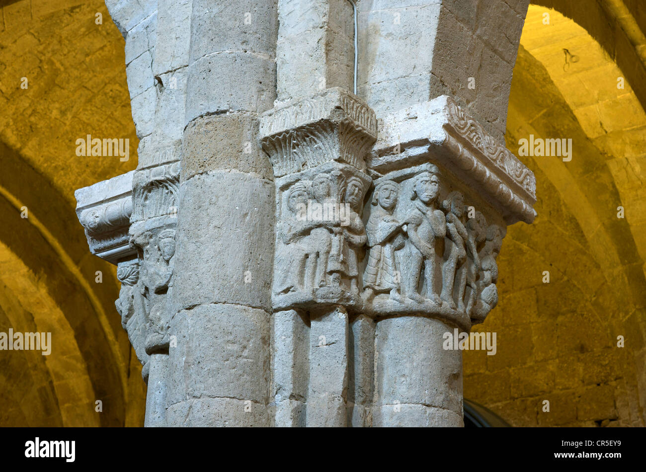 Italia, Toscana, la Maremma, Sovana, Duomo, capiteles Foto de stock
