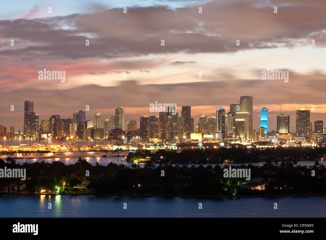 Estados Unidos, Florida, Miami, vista de South Beach sobre la Bahía de Biscayne y Miami Downtown Foto de stock