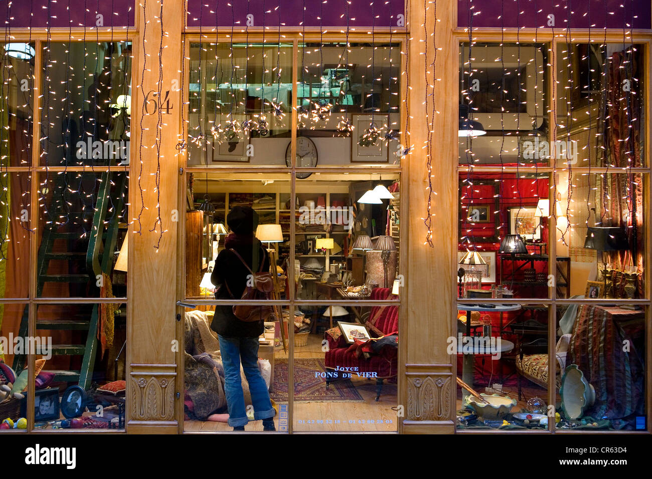 Francia, Paris, la Galerie Vivienne, mostrar la ventana de una tienda Foto de stock